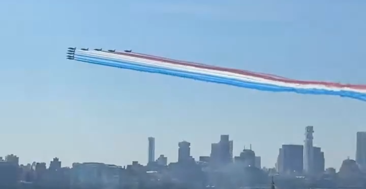 Aviones militares pintaron el cielo de Nueva York por los 250 años de EE.UU.