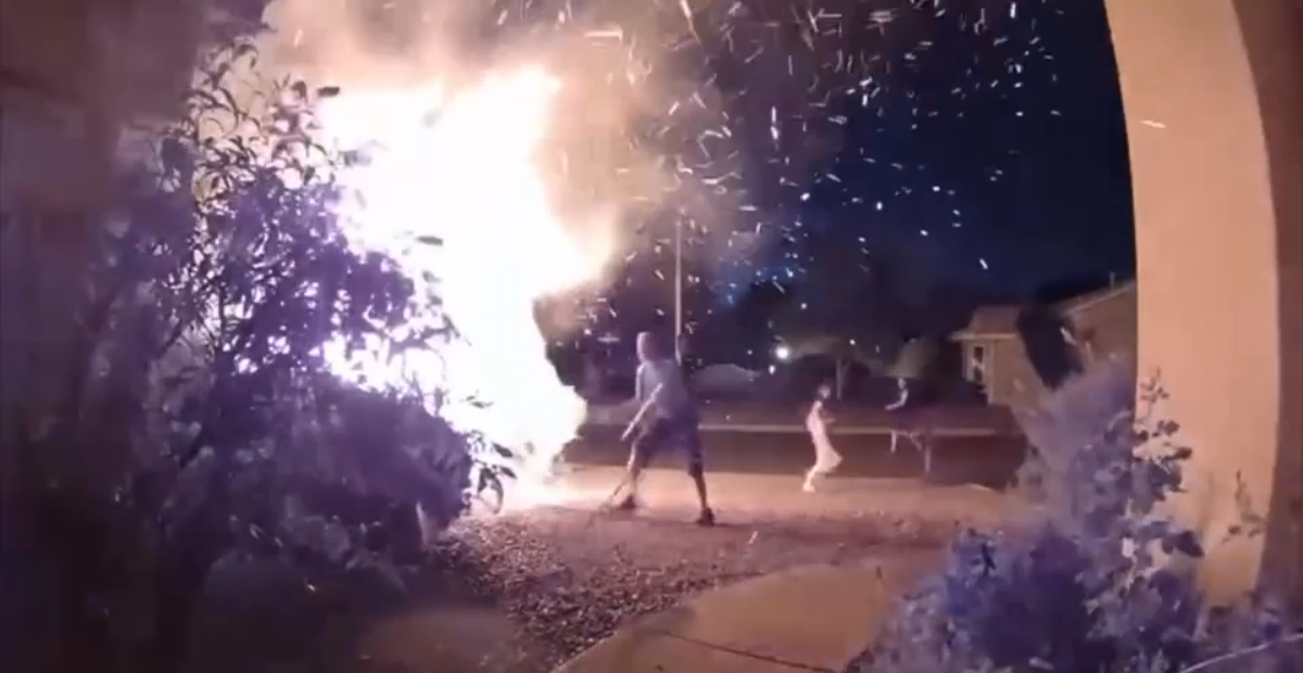 Fuego artificial provoca incendio en Vineyard Estates, Albuquerque, el 4 de julio