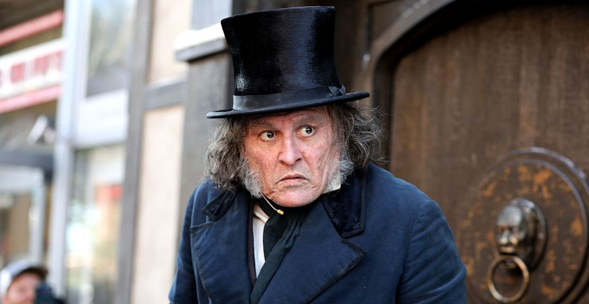 Johnny Depp sorprende en Comic-Con vestido como Ebenezer Scrooge