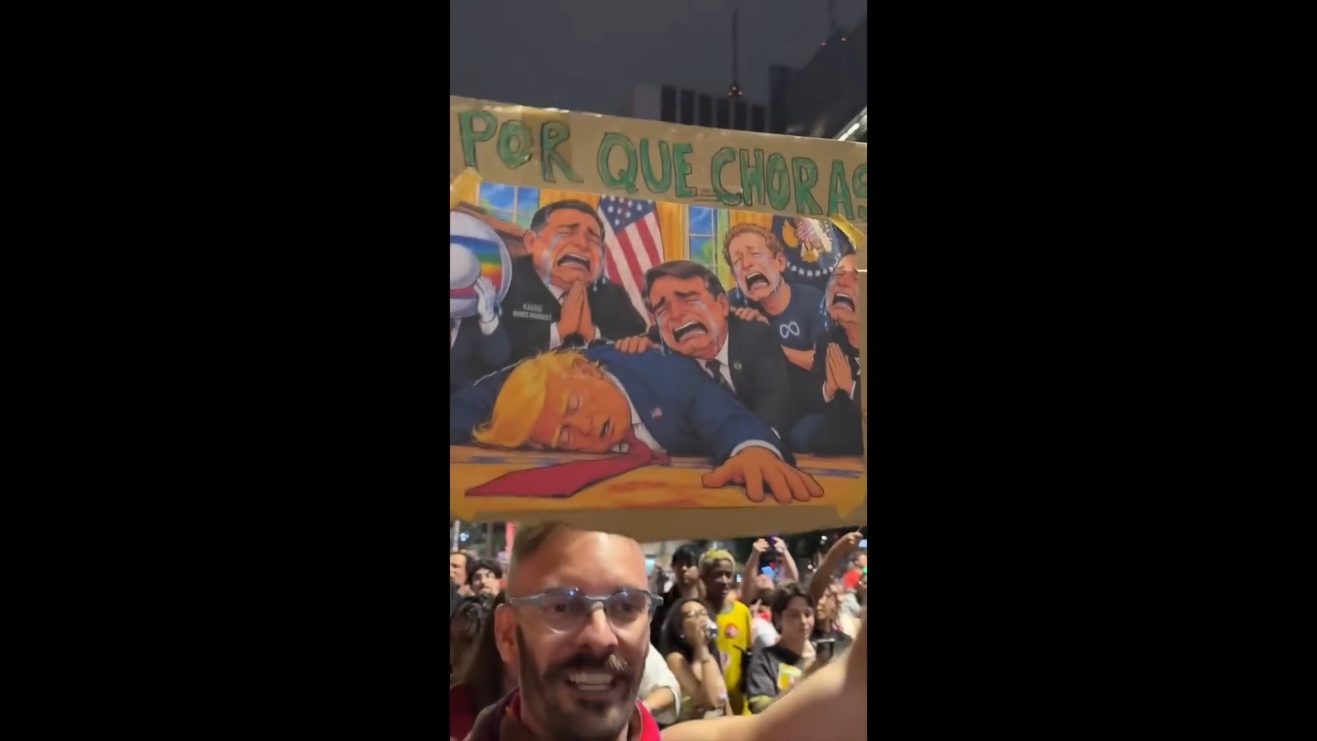 El cartel que se volvió viral en las celebraciones de Lula: Trump, Zuckerberg y Bolsonaro llorando