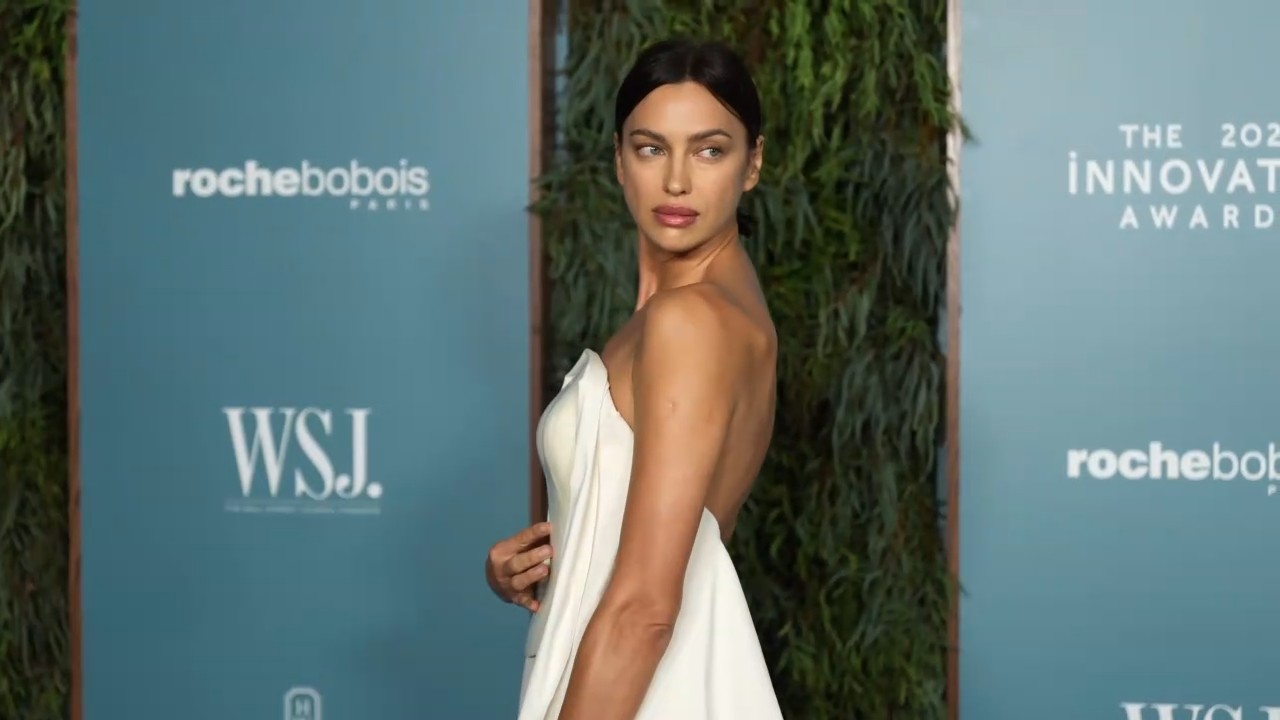 Irina Shayk, angelical en blanco: el vestido de Issey Miyake que “flotó” en la alfombra de los Innovator Awards