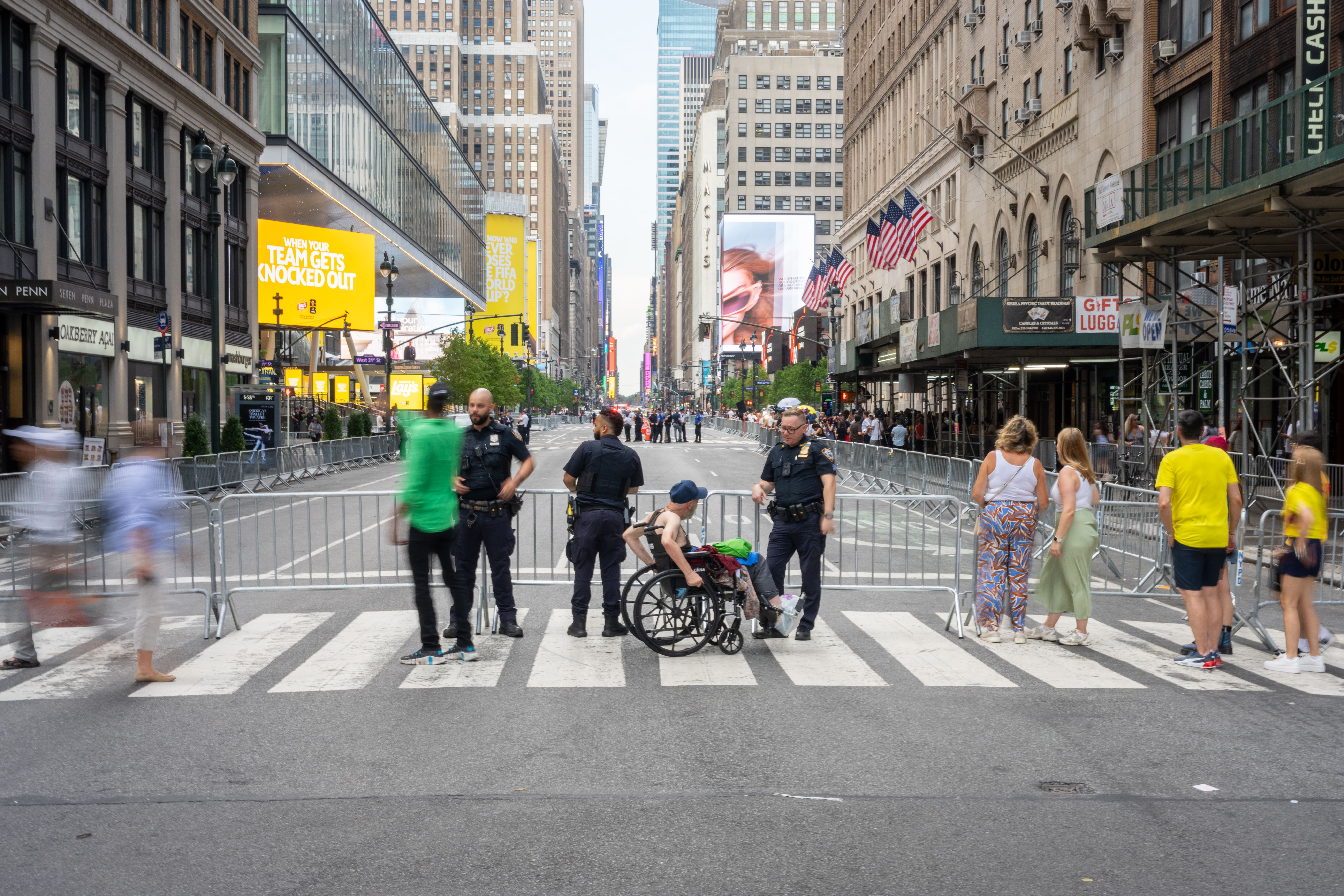 Fans llegaron hasta el Madison Square Garden para la boda de Taylor Swift y Travis Kelce