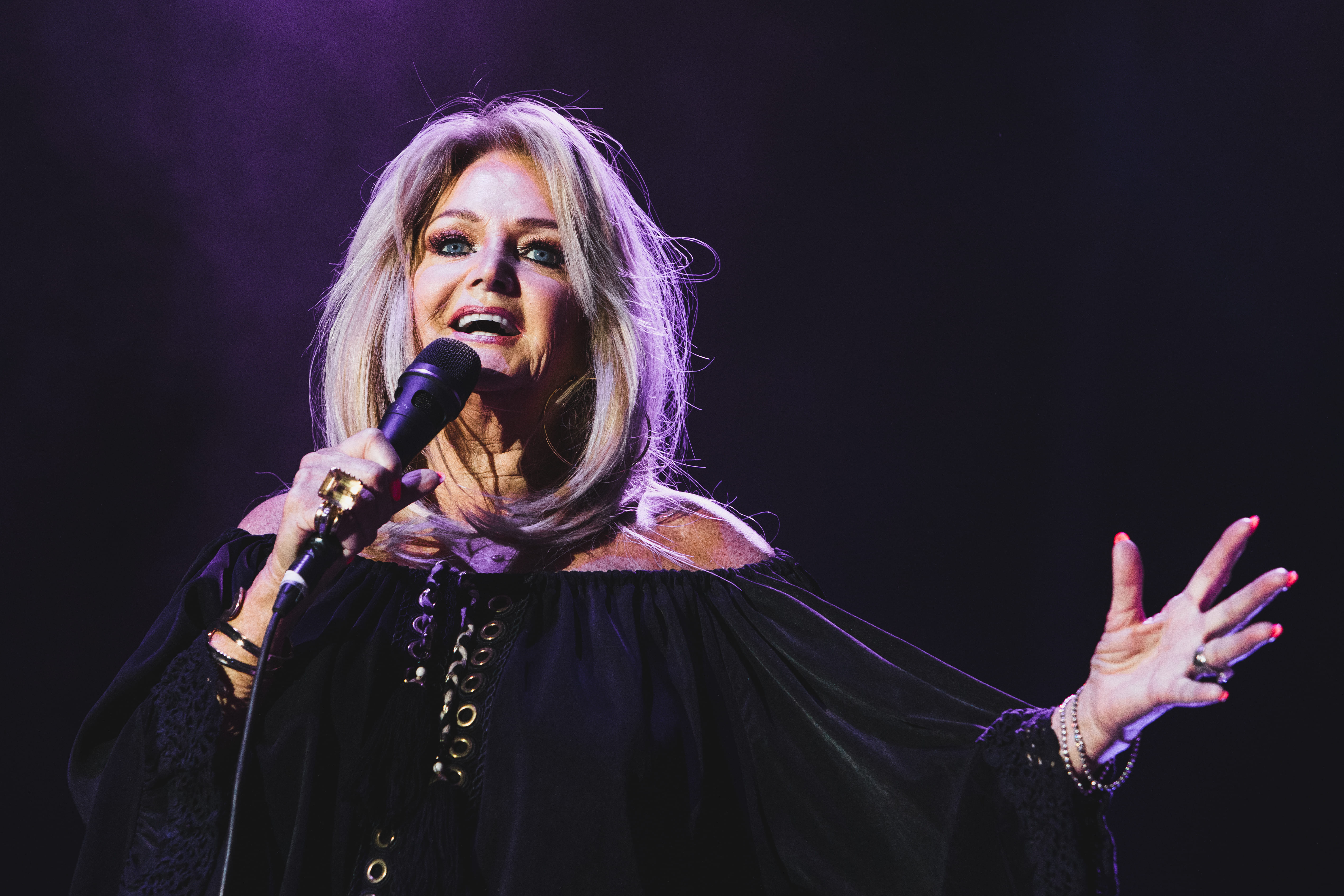 Bonnie Tyler se presenta en el escenario del festival de música Push Play en el Hipódromo de Madrid en 2021.