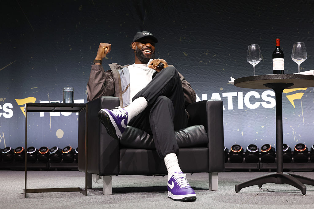 LeBron James durante el panel «Mind the Game» en el Fanatics Fest NYC 2026