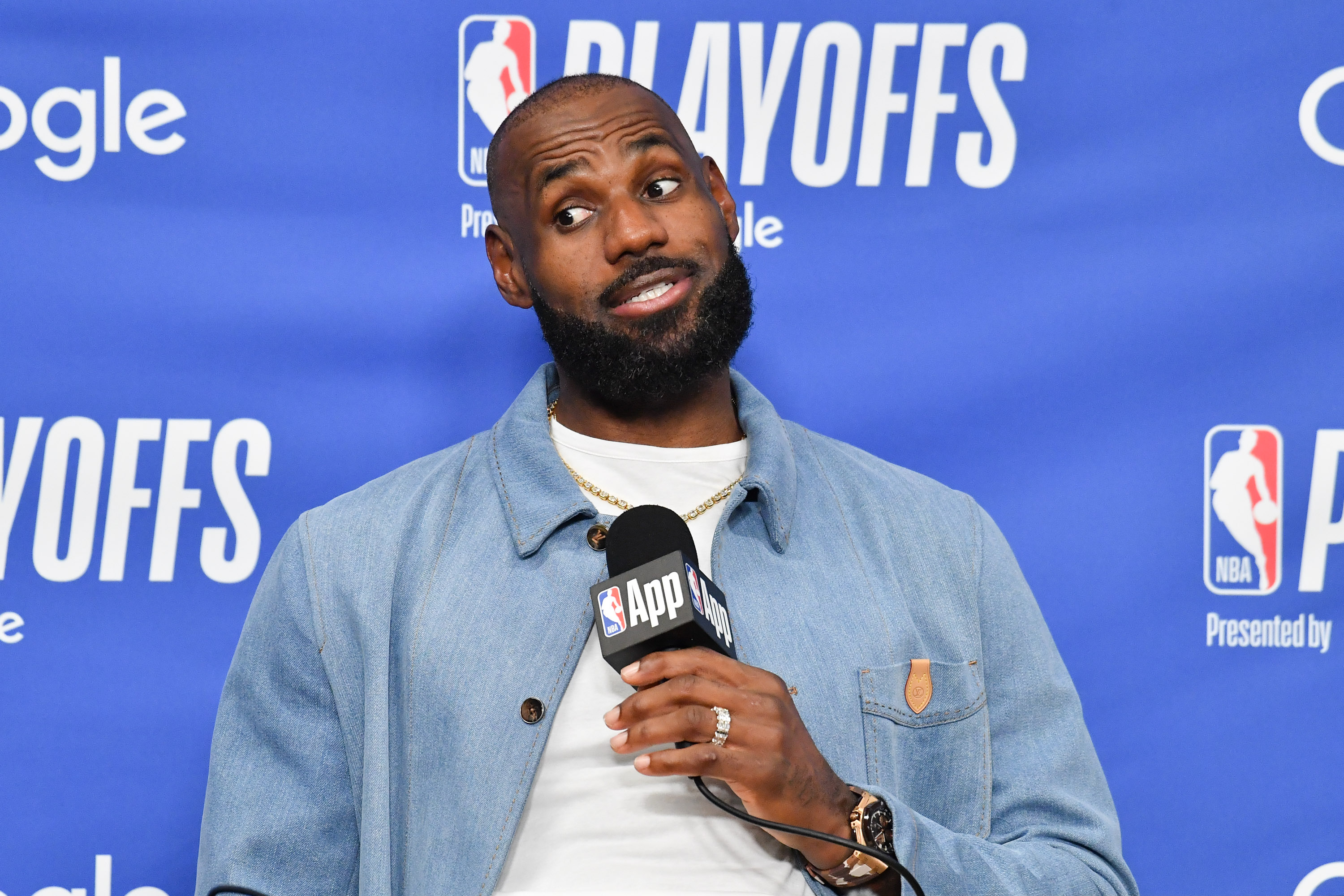 Lo llamaron "no factor" en Miami... y LeBron respondió con 22 emojis que lo dicen todo