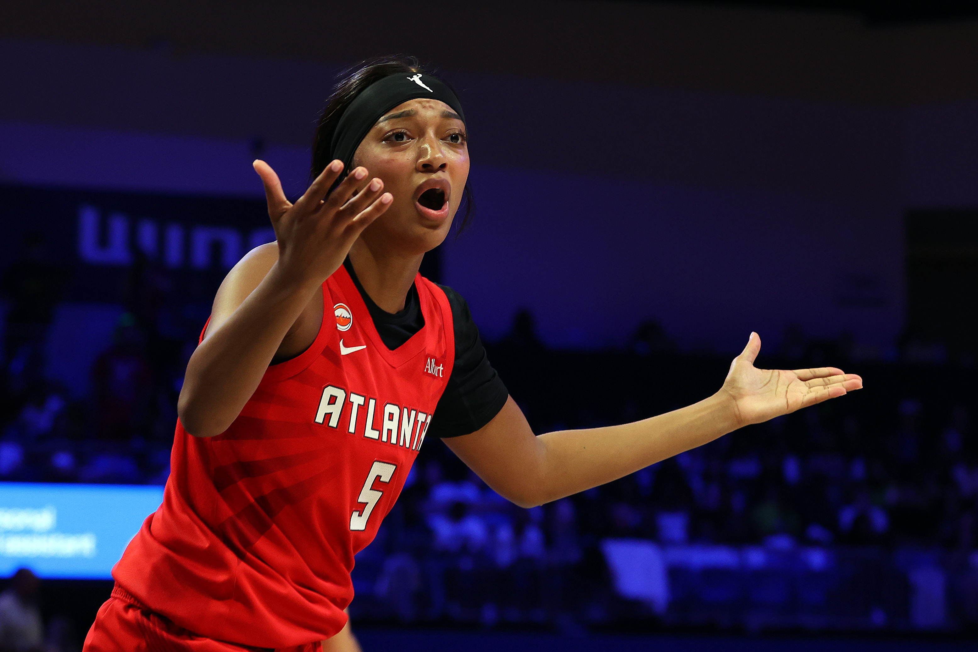 Angel Reese: los memes que la están "relajando" esta temporada en la WNBA