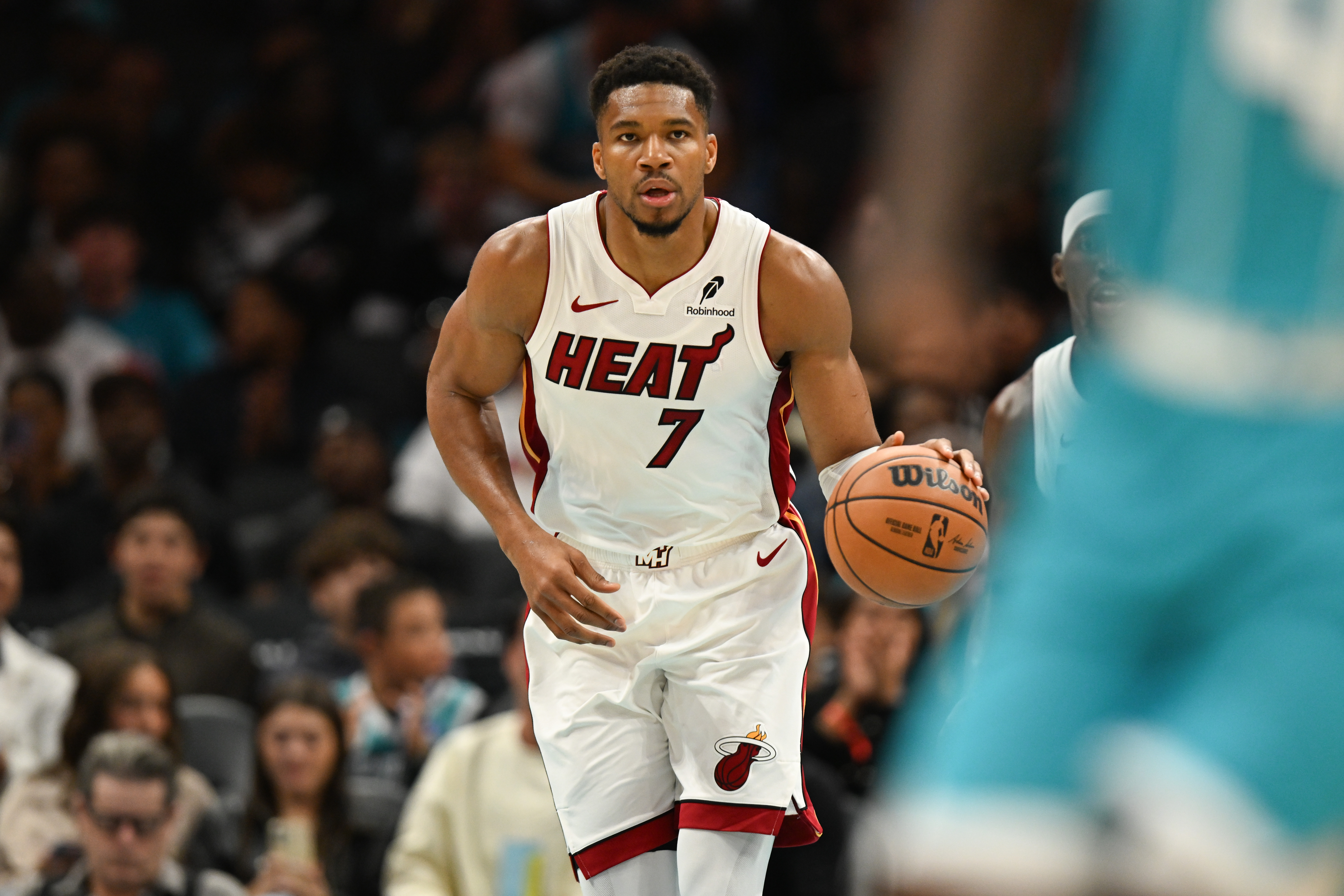 Mientras Miami busca su primera victoria, Giannis se roba el show