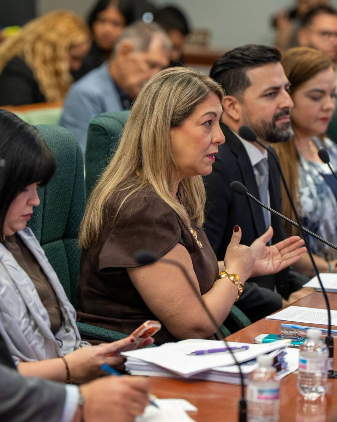 Suzanne Roig enfrenta presión por viajes, contratos e investigaciones