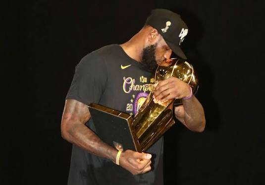 ¿LeBron James está obligado a ganar con Philadelphia?