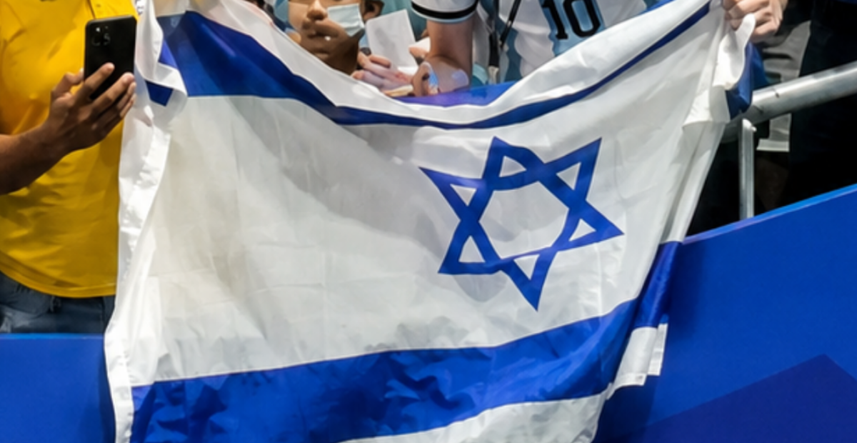 Hinchas argentinos ondean bandera de Israel en partido ante Egipto